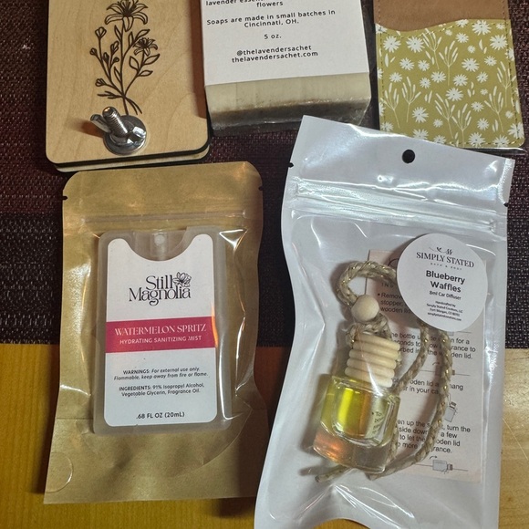 Garden theme bundle - soap, flower press, sanitizer, car diffuser, phone wallet - Picture 1 of 7
